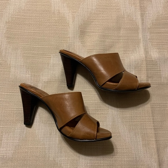 Sofft dark tan leather sandals, size 6, 3.25” heel - Picture 8 of 15